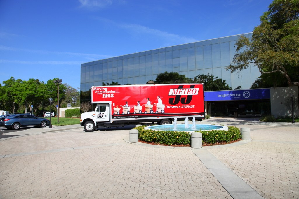J&J Metro truck at a commercial property